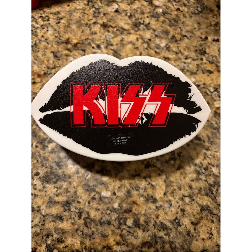 💋NIB KISS Socks with Case💋